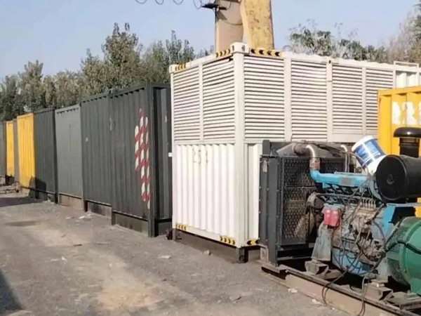 咸安200KW柴油发电机机组每小时油耗是多少?